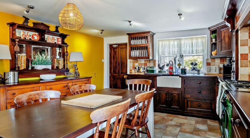 Photo of 8 Bed in Winterbourne