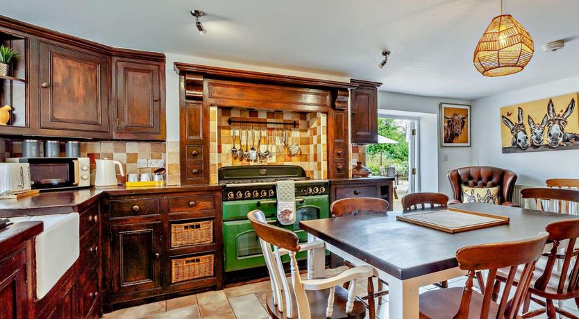 Photo of 8 Bed in Winterbourne