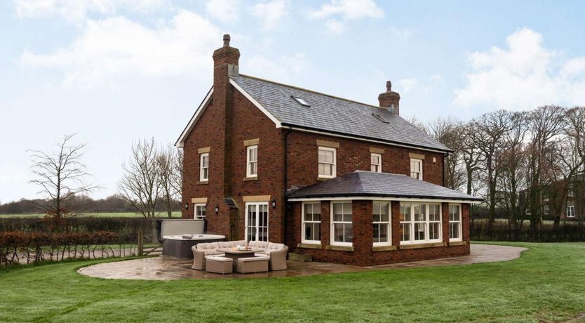Photo of 5 Bed in Preston