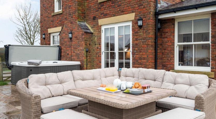 Photo of 5 Bed in Preston
