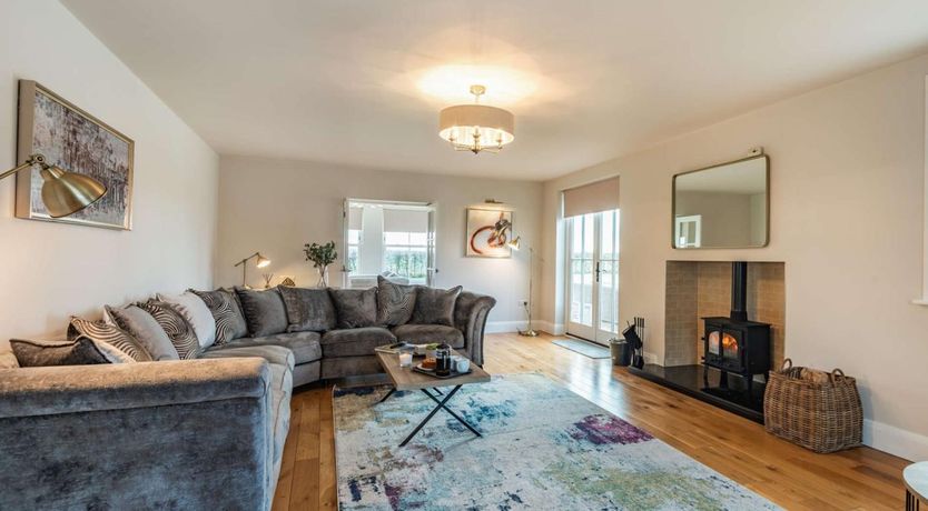 Photo of 5 Bed in Preston