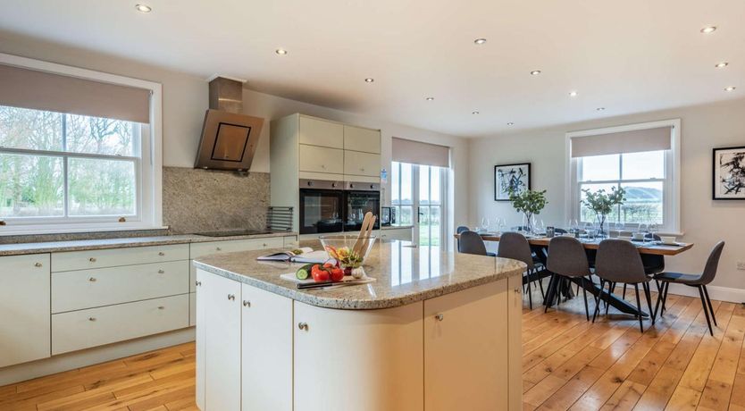 Photo of 5 Bed in Preston
