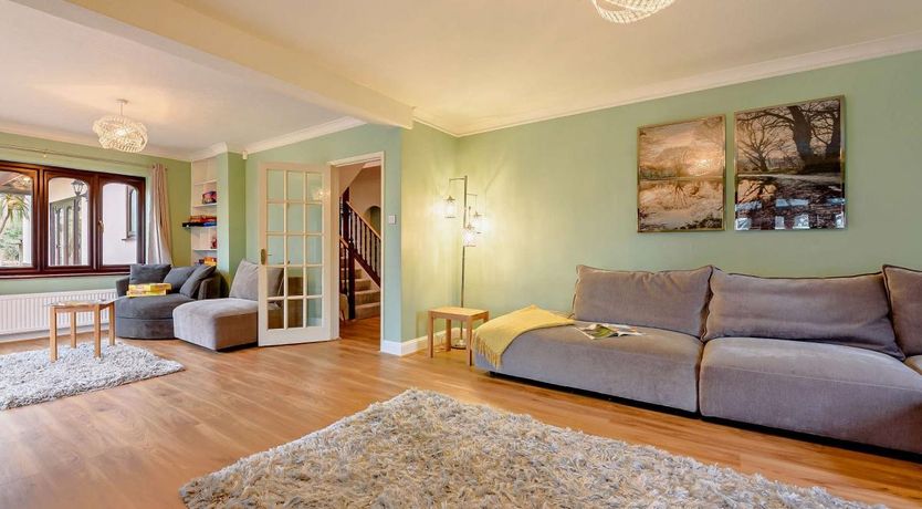 Photo of 5 Bed in Burridge