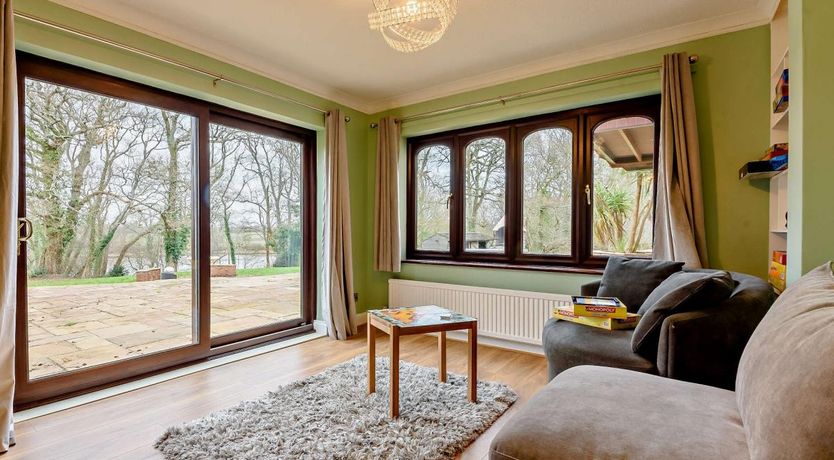 Photo of 5 Bed in Burridge