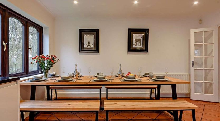 Photo of 5 Bed in Burridge