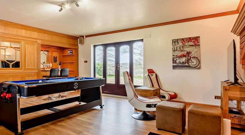 Photo of 5 Bed in Burridge