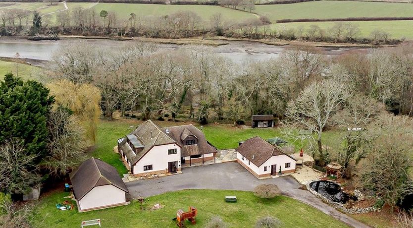 Photo of 5 Bed in Burridge