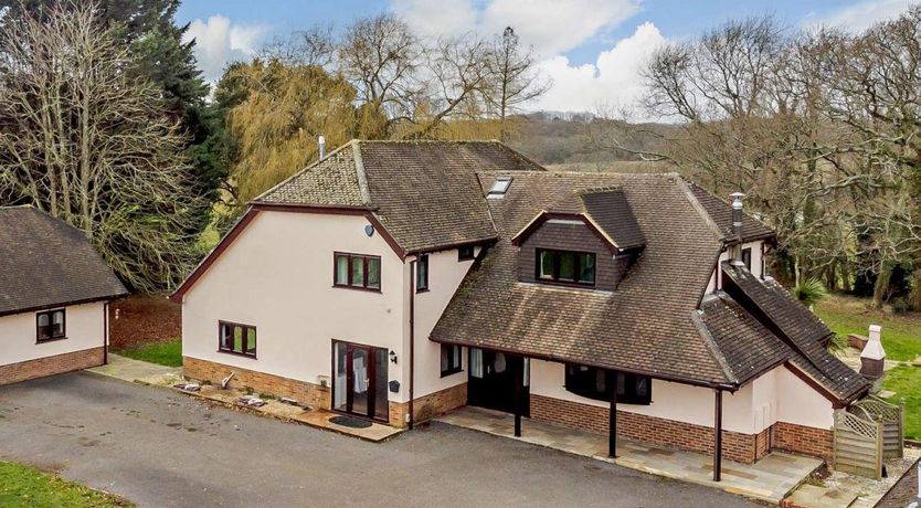 Photo of 5 Bed in Burridge