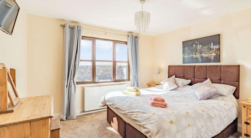 Photo of 3 Bed in Lamberton