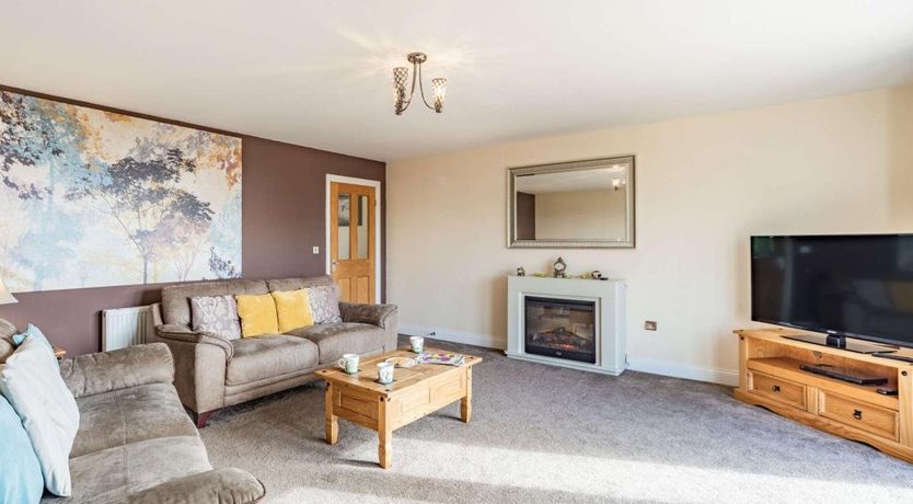 Photo of 3 Bed in Lamberton