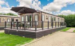 Photo of Log Cabin in Hampshire