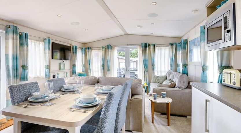 Photo of 2 Bed in New Milton