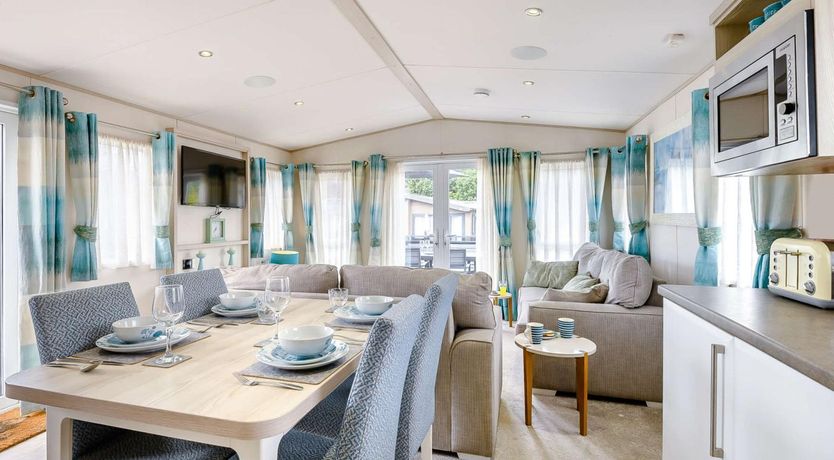 Photo of 2 Bed in New Milton