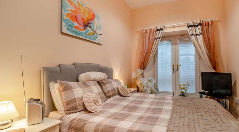 Photo of 2 Bed in Tenby