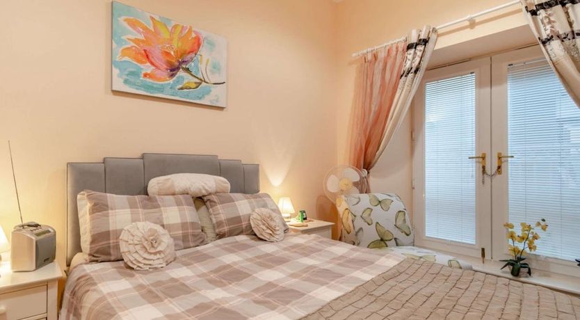 Photo of 2 Bed in Tenby