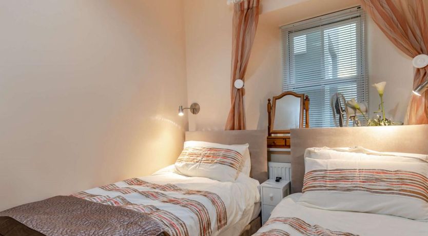 Photo of 2 Bed in Tenby