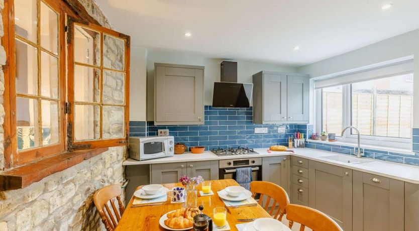 Photo of 2 Bed in Axminster