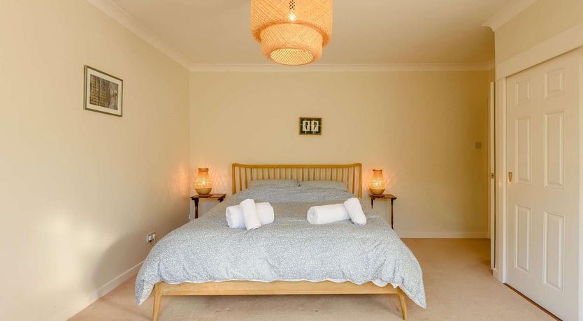 Photo of 4 Bed in Dorchester