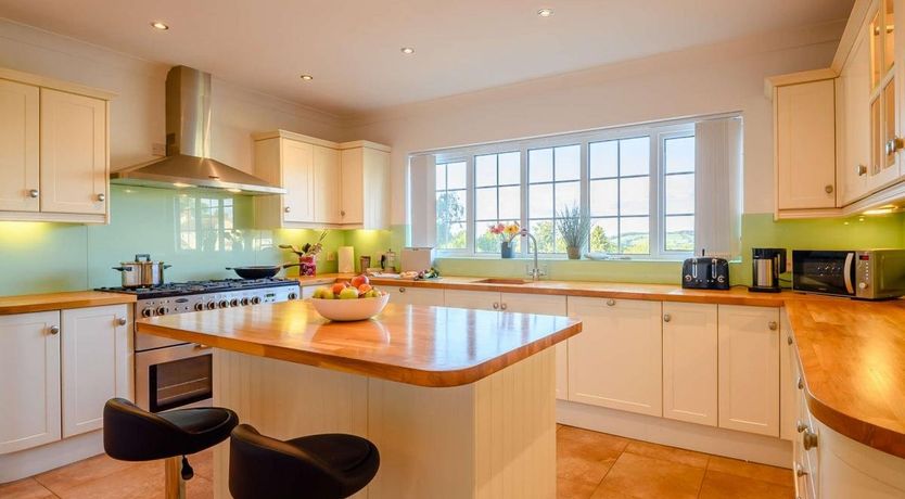 Photo of 4 Bed in Corscombe