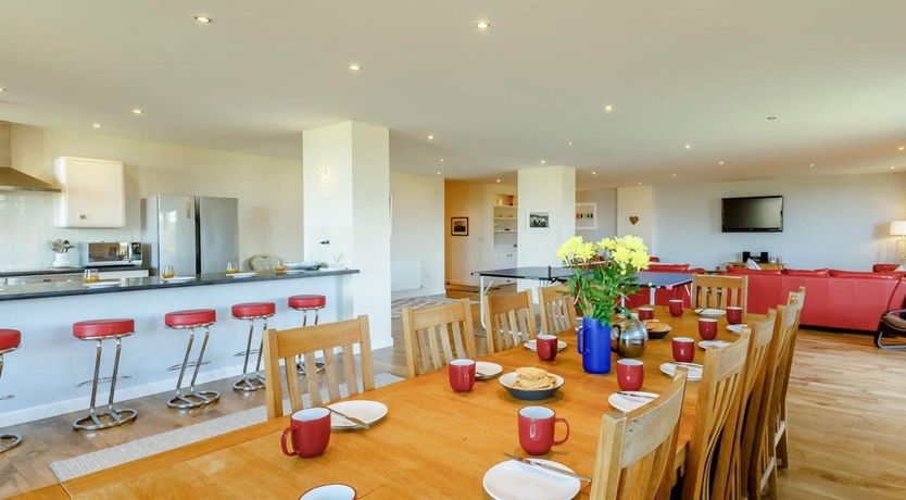 Photo of 5 Bed in Woolacombe