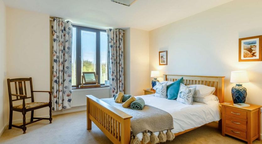 Photo of 5 Bed in Mortehoe