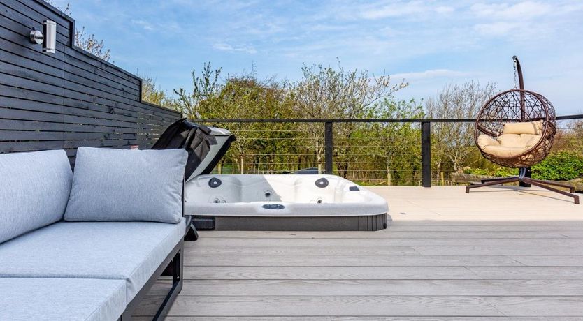 Photo of 5 Bed in Mortehoe