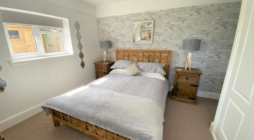 Photo of 3 Bed in Ventnor