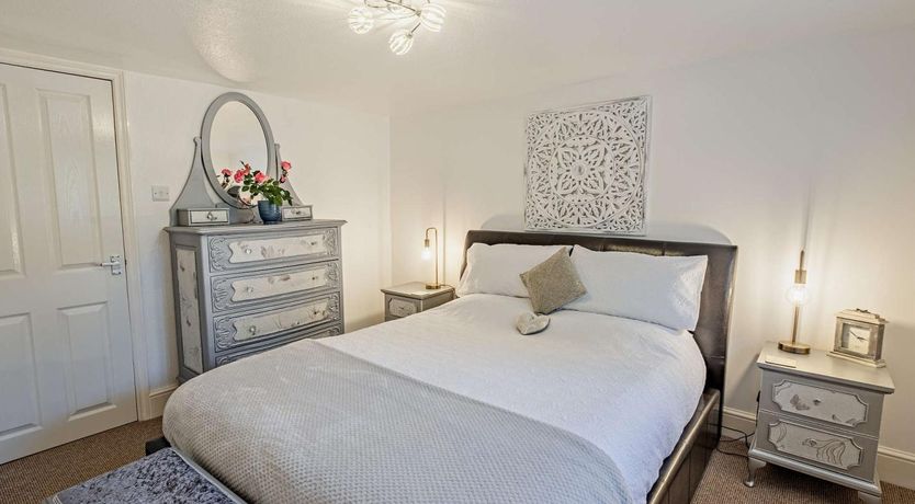 Photo of 3 Bed in Ventnor