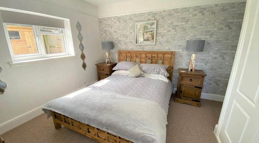 Photo of 3 Bed in Niton