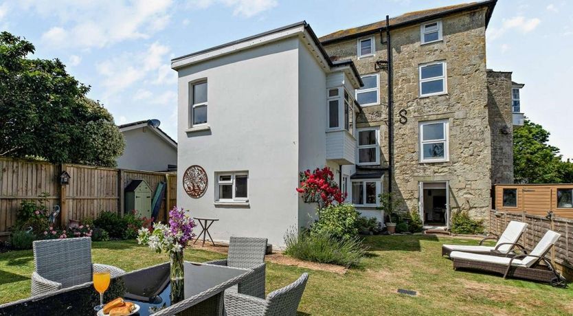 Photo of 3 Bed in Niton