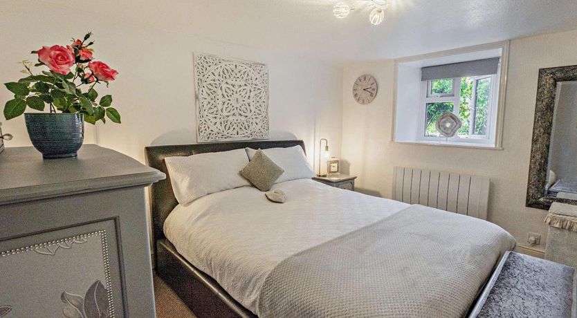 Photo of 3 Bed in Niton