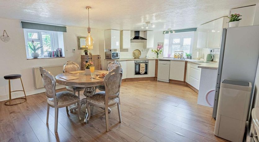 Photo of 3 Bed in Niton