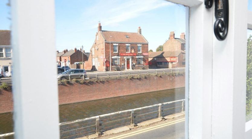 Photo of 2 Bed in Boston