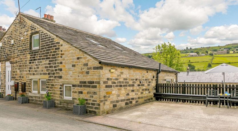 Photo of 1 Bed in Holmbridge