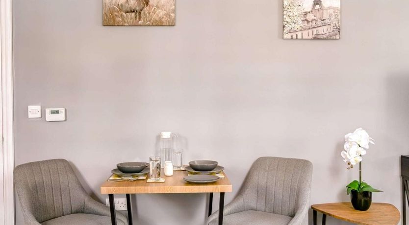 Photo of 1 Bed in Holmbridge