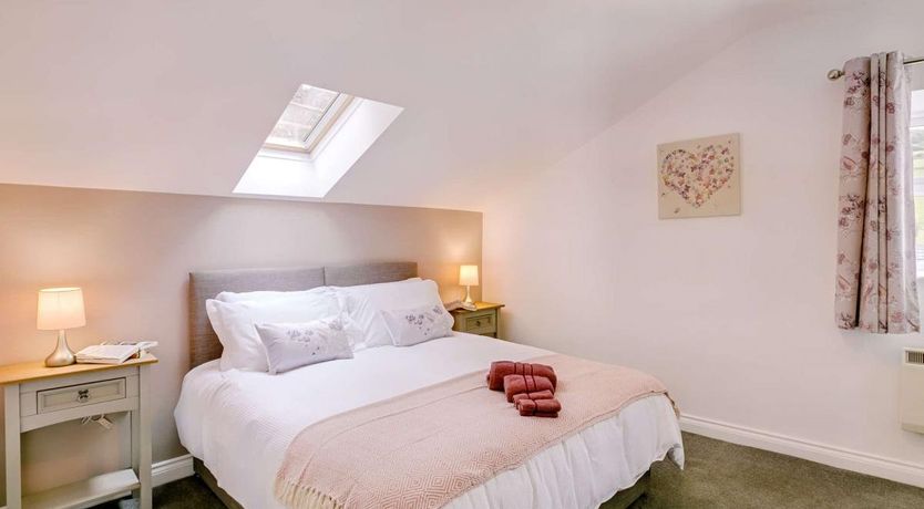 Photo of 1 Bed in Holmbridge