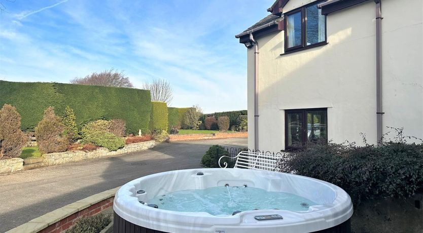 Photo of 3 Bed in Holywell