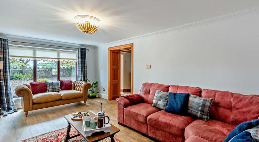 Photo of 3 Bed in Lloc