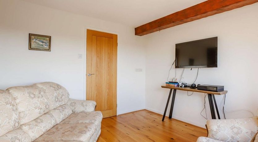 Photo of 5 Bed in Whitstone