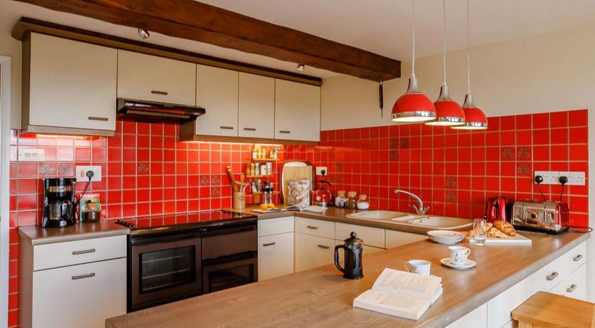 Photo of 5 Bed in Whitstone