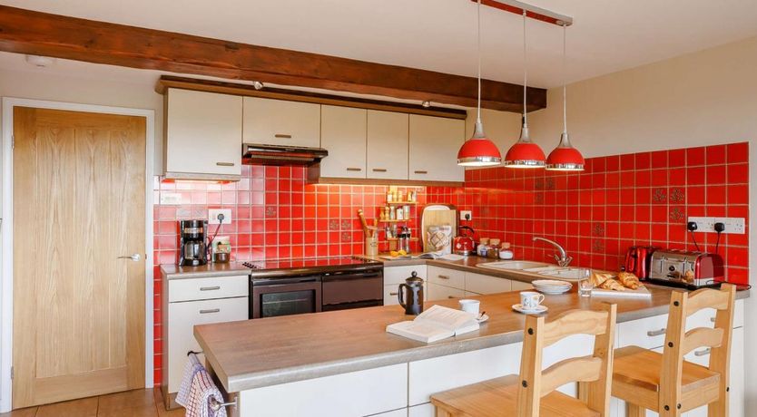 Photo of 5 Bed in Whitstone