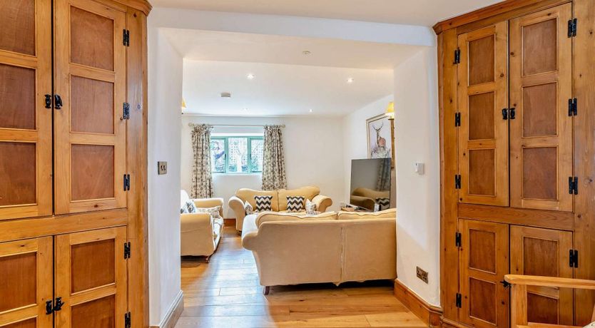 Photo of 5 Bed in Stonesfield