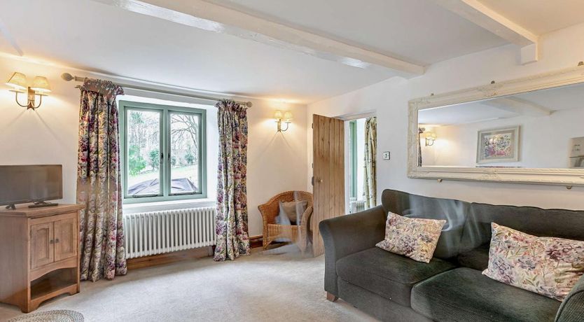 Photo of 5 Bed in Stonesfield