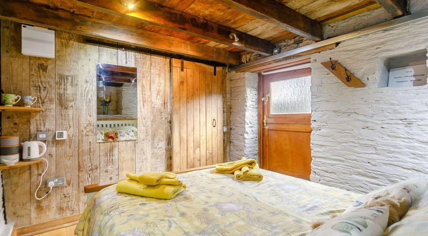 Photo of 1 Bed in Trerulefoot