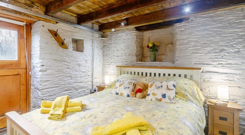 Photo of 1 Bed in Trerulefoot