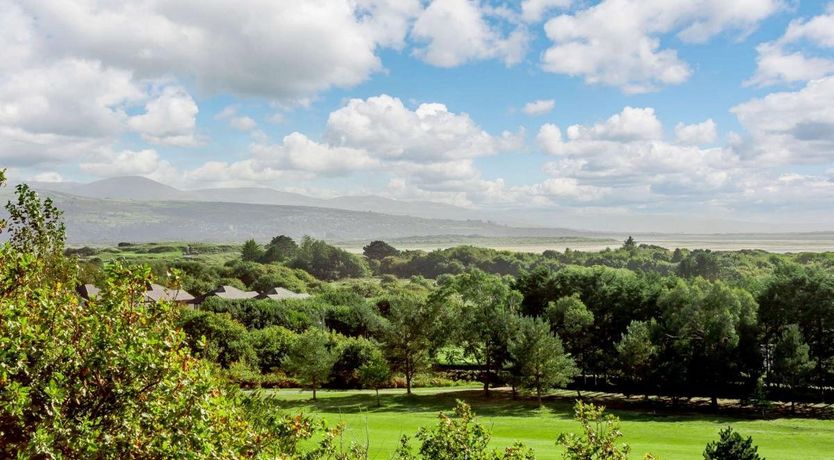 Photo of 2 Bed in Morfa Bychan