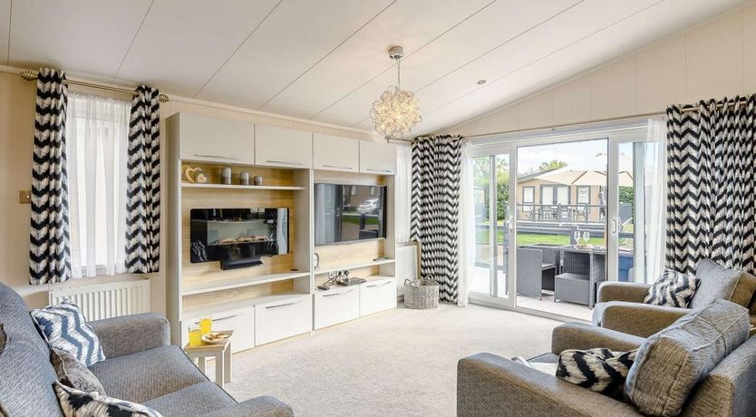 Photo of 2 Bed in New Milton