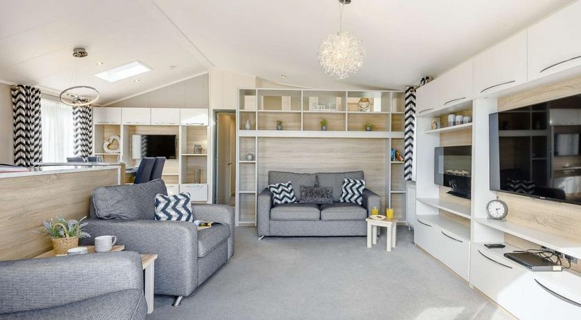 Photo of 2 Bed in New Milton