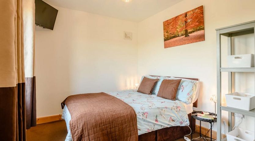 Photo of 2 Bed in Thornicombe