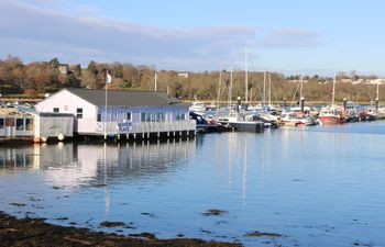 Claret Holiday Cottage